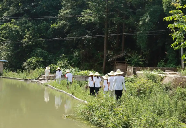 师生看到村庄教育不只发生在讲堂之中也嵌入家庭日子 师生看到村庄教育不只发生在讲堂之中也嵌入家庭日子